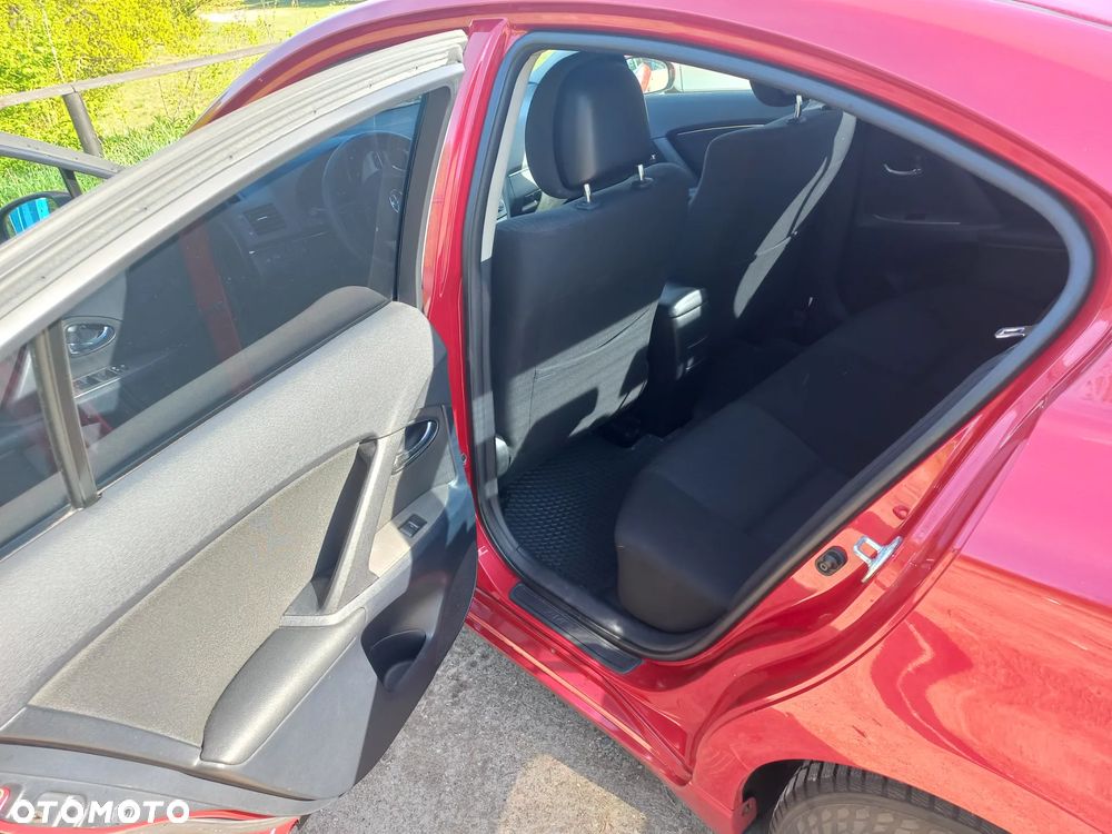 Toyota Avensis - 5