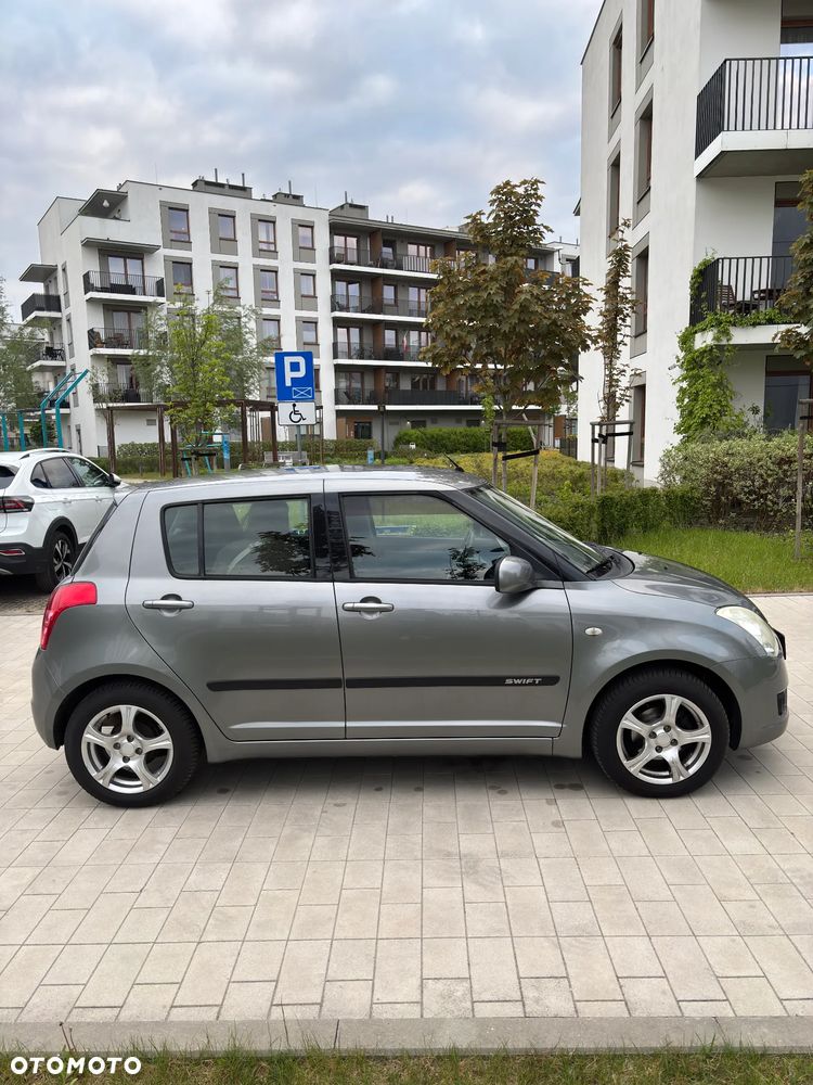 Suzuki Swift - 4