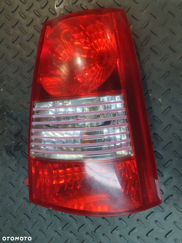 KIA PICANTO I LAMPA PRAWY TYŁ TYLNA PRAWA EUROPA - 1