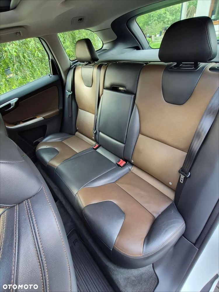 Volvo XC 60 D5 AWD Momentum - 14