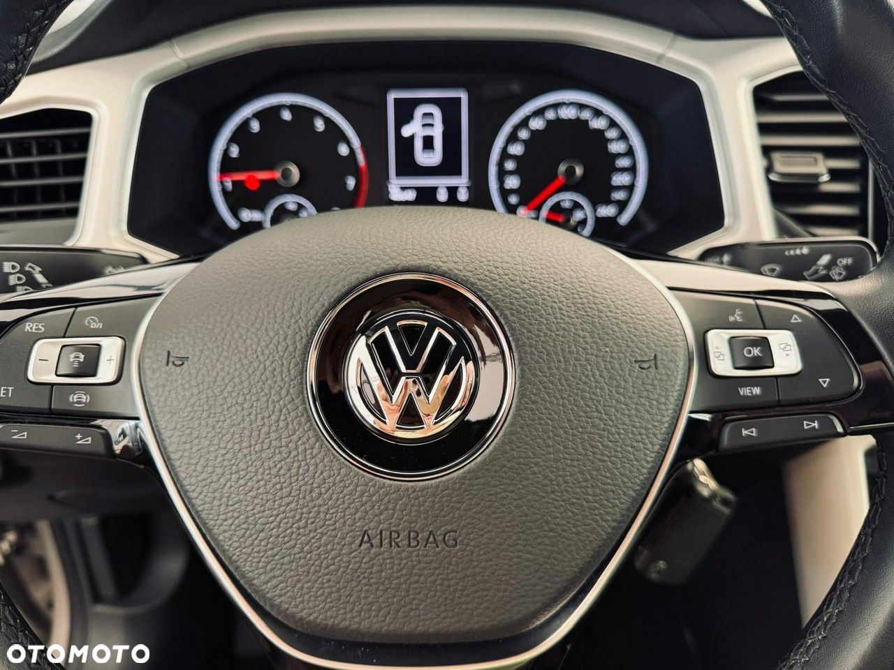 Volkswagen T-Roc - 32