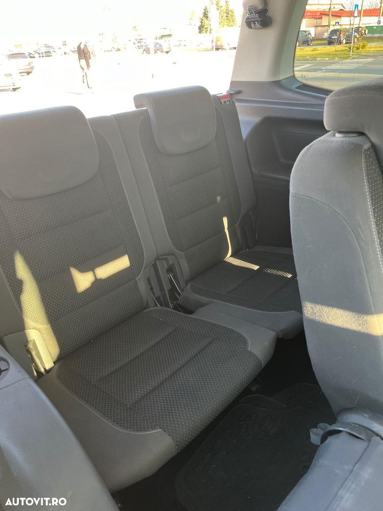 Volkswagen Touran - 8