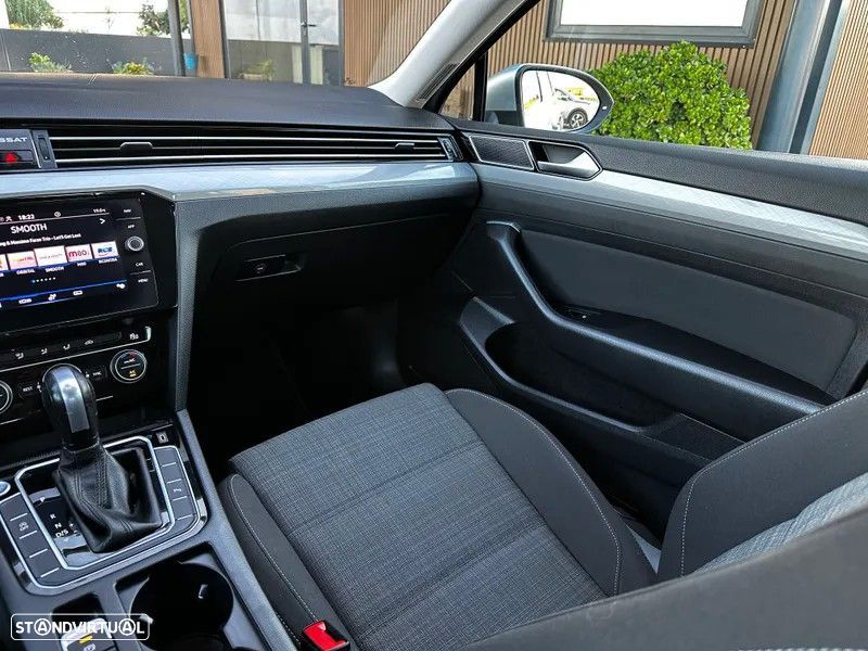 VW Passat Variant 2.0 TDi Business DSG - 35