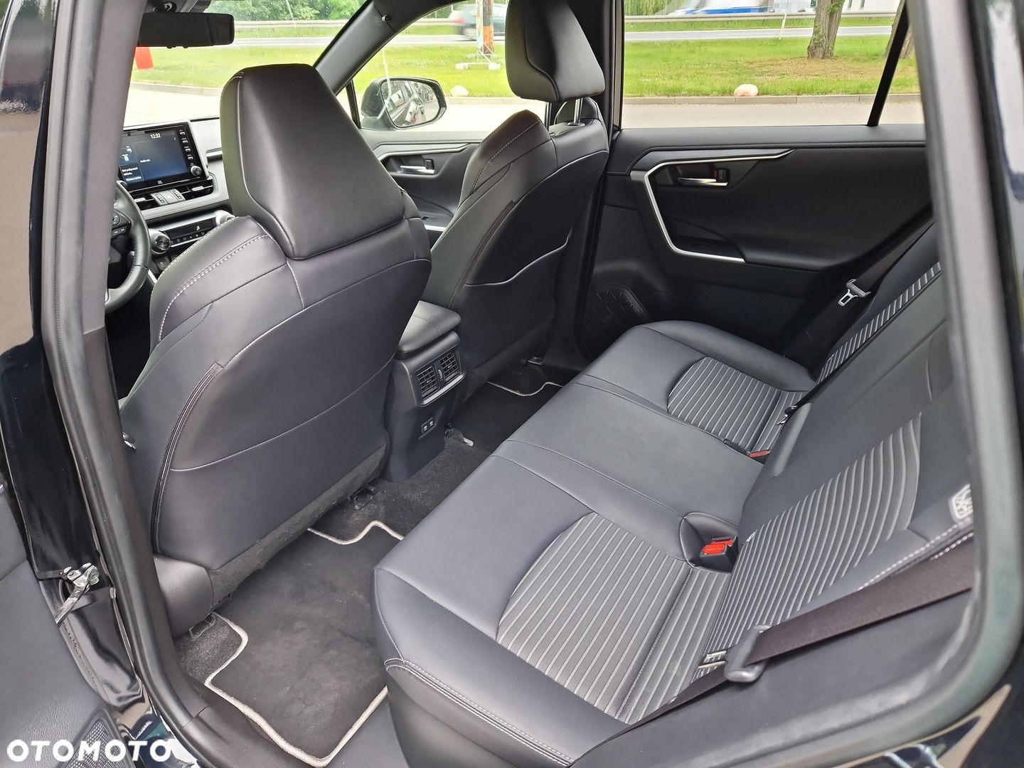 Toyota RAV4 2.5 Hybrid Black Edition by JBL 4x4 - 10
