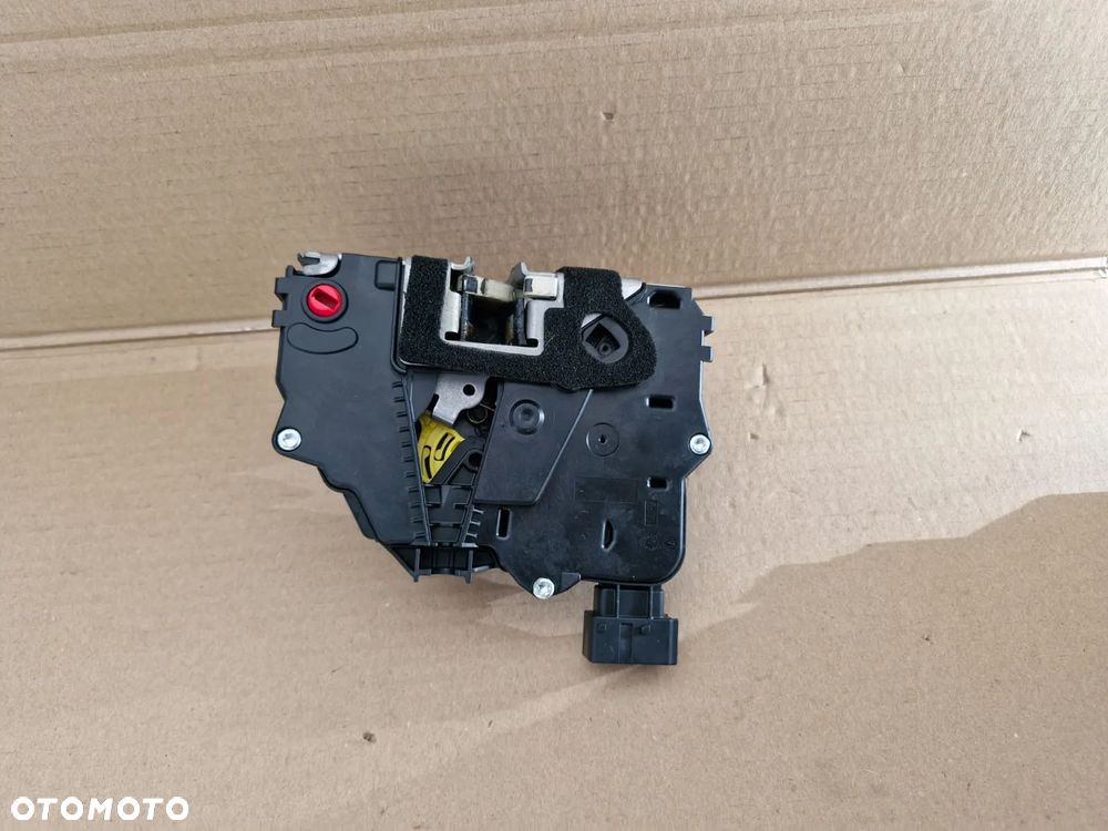 Zamek drzwi tylny prawy lewy tył Opel Meriva B II 13432377 13432376