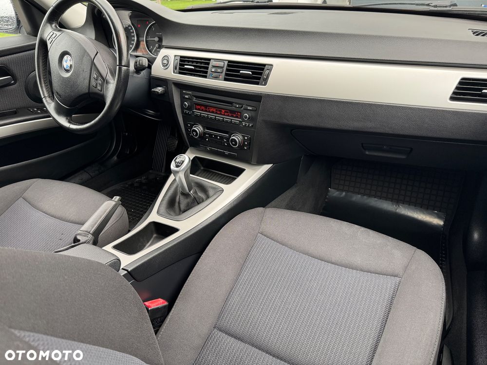 BMW Seria 3 318d - 8
