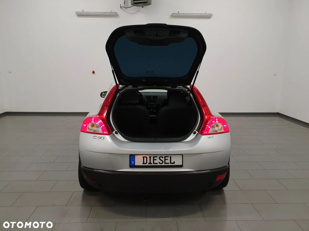 Volvo C30 D2 Momentum - 33