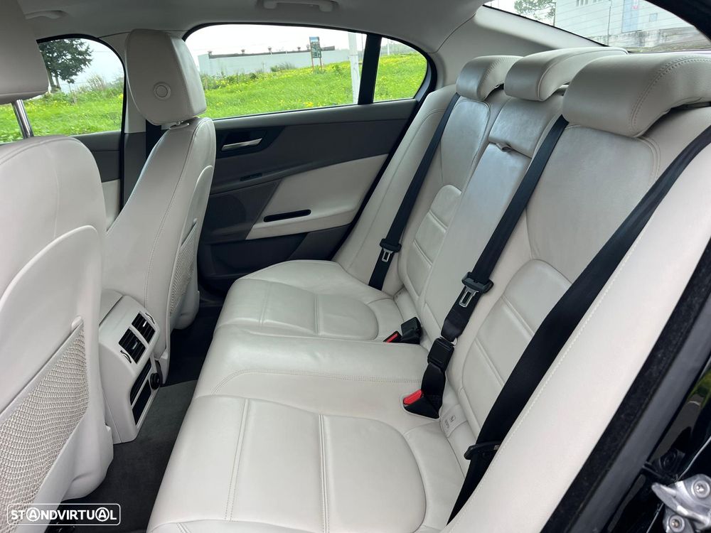 Jaguar XE 2.0 D Prestige AWD Aut. - 3