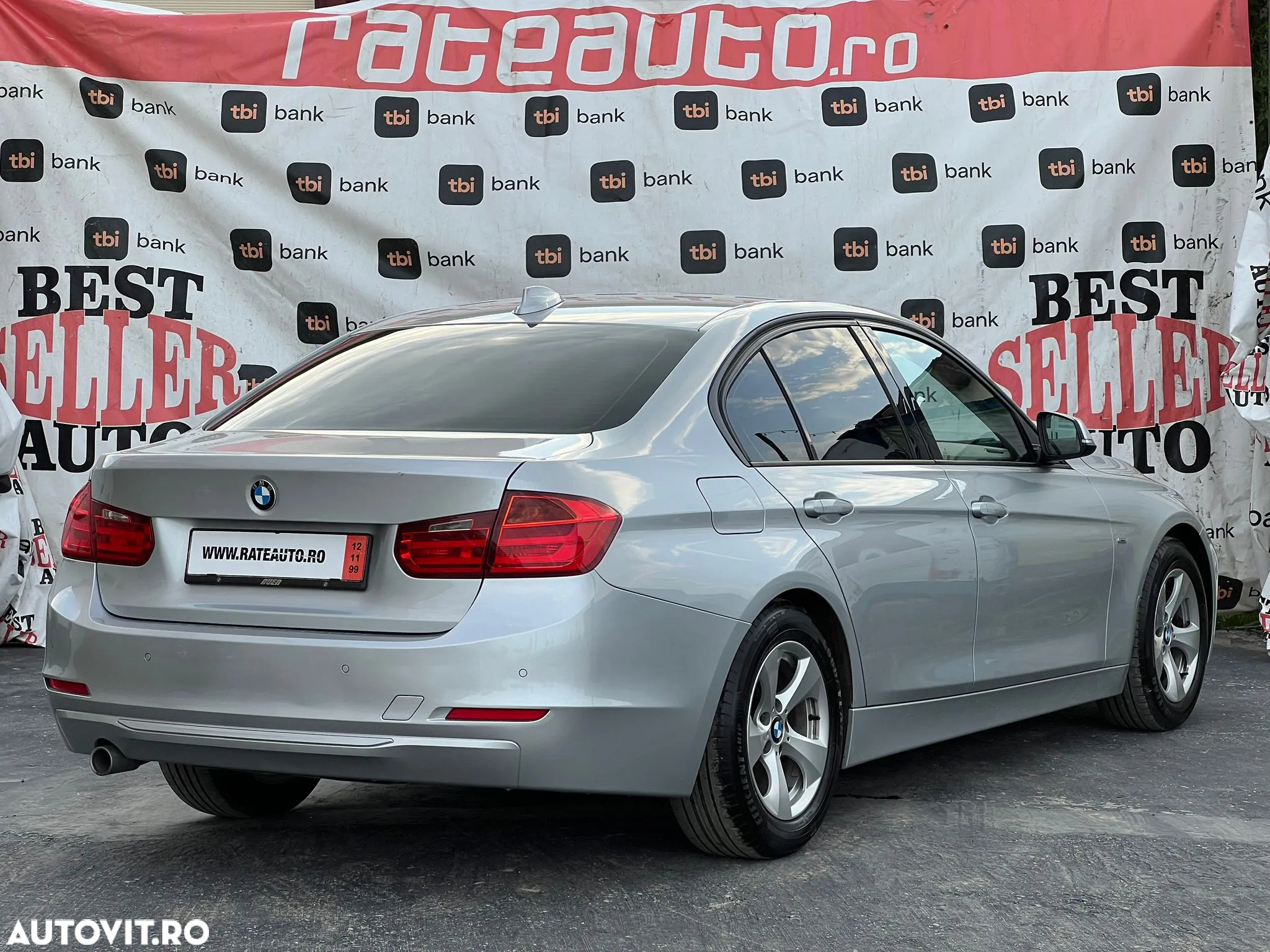 BMW Seria 3 320d DPF Touring Aut. - 4