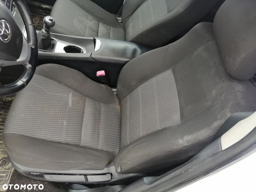 Toyota Avensis 2.0 D-4D Active - 14