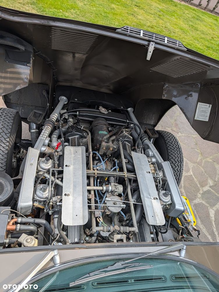Jaguar E-Type - 16