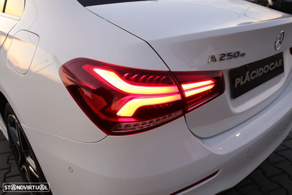 Mercedes-Benz A 250 Limousine e AMG Line - 13