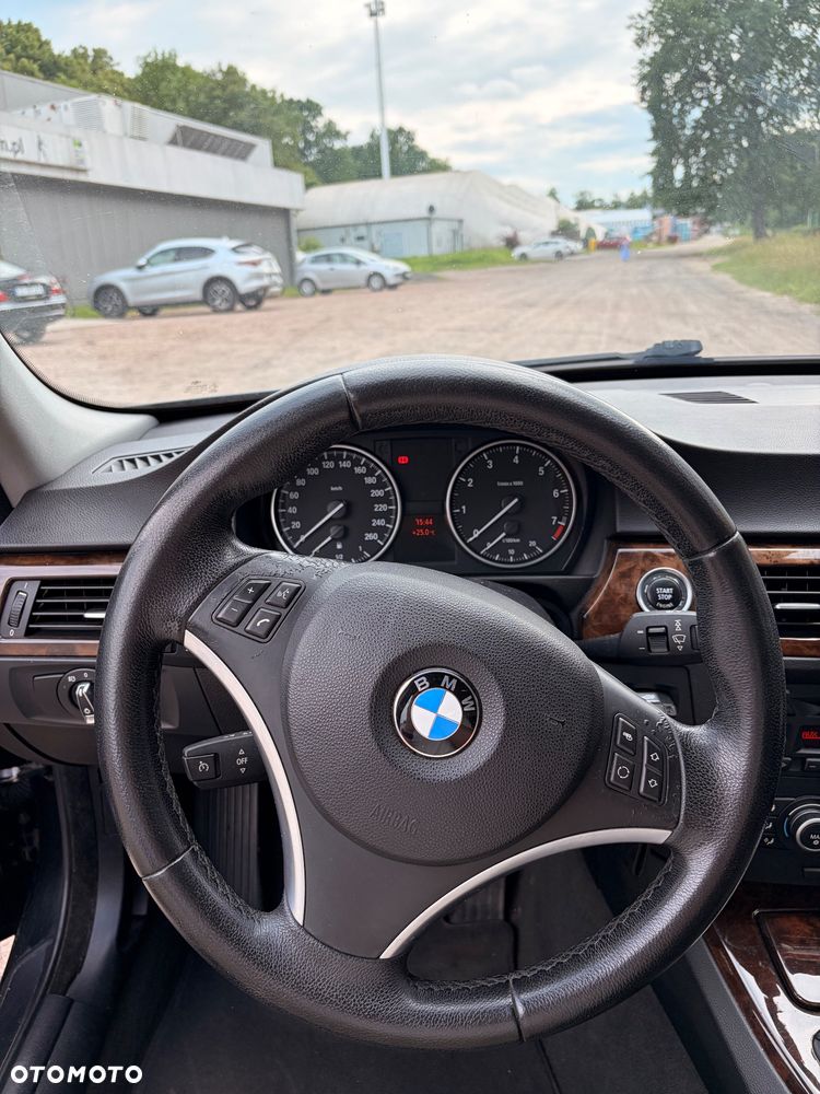 BMW Seria 3 320i - 9
