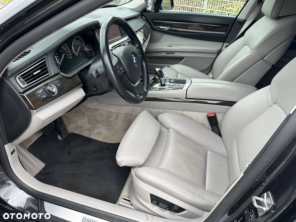 BMW Seria 7 740d xDrive - 36