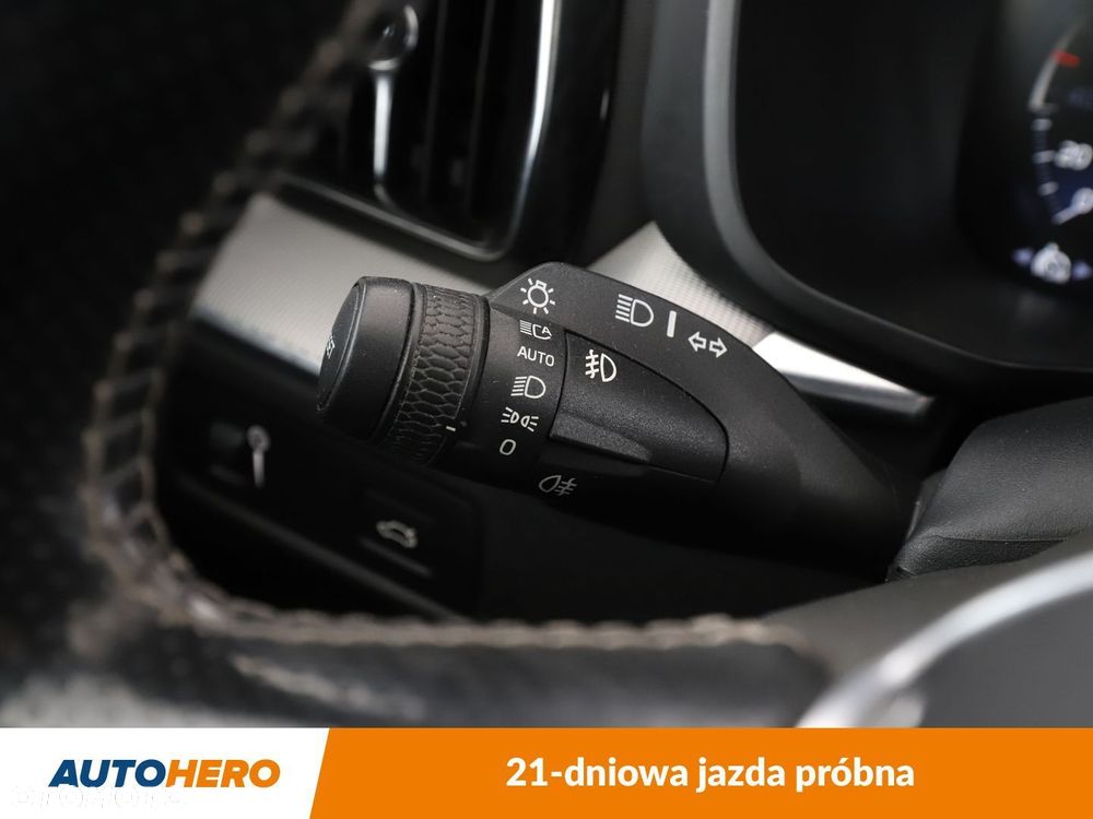 Volvo XC 60 D4 R-Design - 31