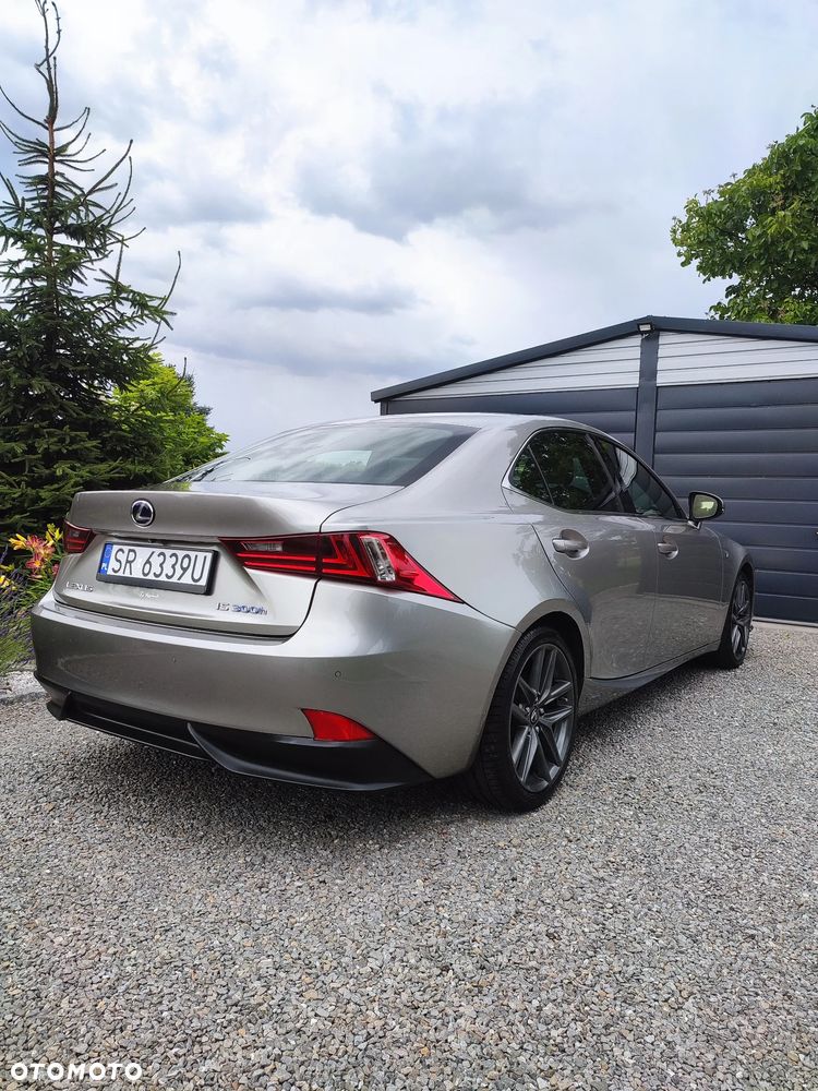 Lexus IS - 9