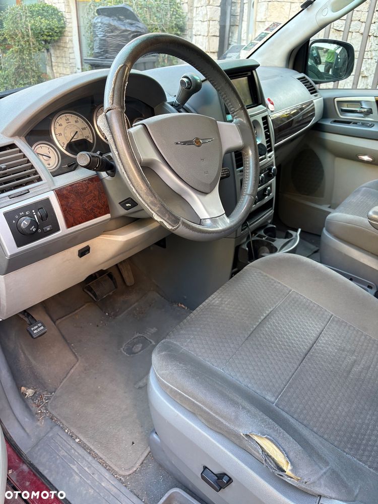 Chrysler Town & Country - 9