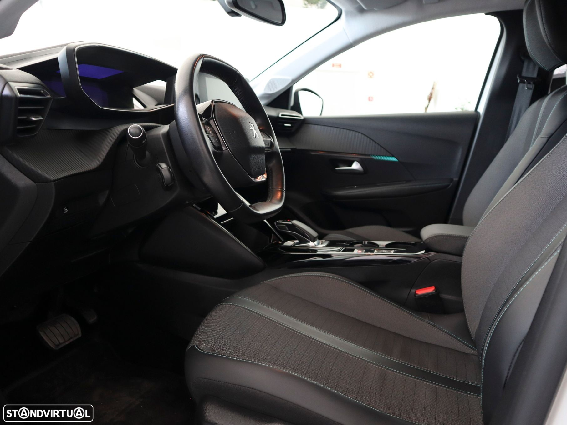 Peugeot e-208 - 15