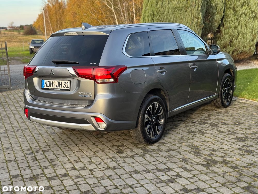 Mitsubishi Outlander 2.0 4WD Plug-In Hybrid Top - 9