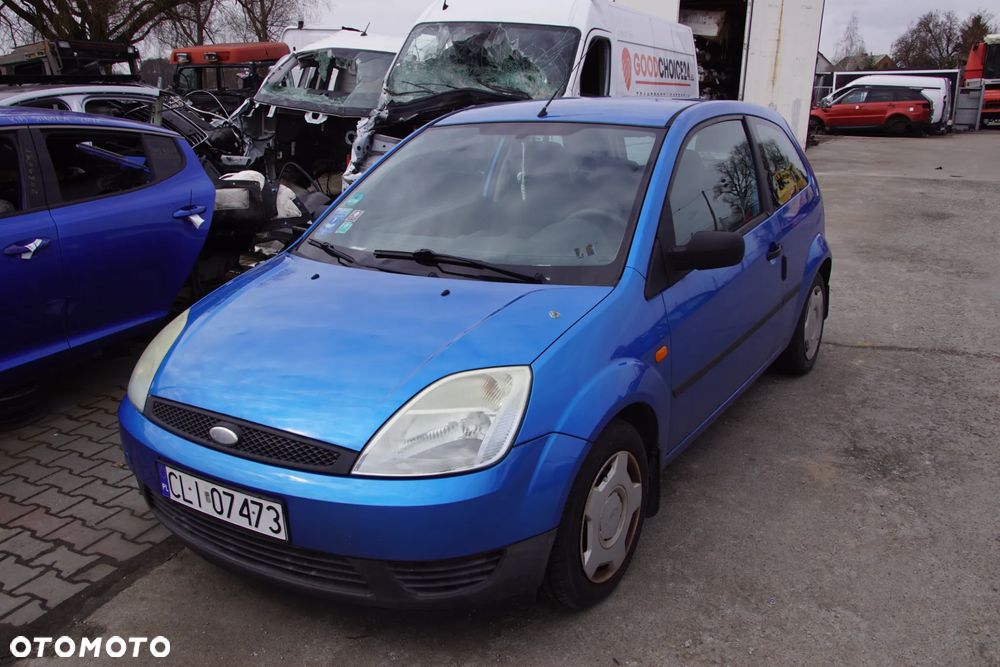 Auto na części - Ford Fiesta MK6 1.3 8V 60 KM 2S6G-6006-CA 2S6R-7002-MB 4CVE 2004R Silnik Skrzynia Drzwi Maska Błotnik Klapa Zderzak Lusterko Lampa Klamka Szyba Deska Kokpit Sterownik Moduł Czujnik Licznik Panel Kierownica - 1