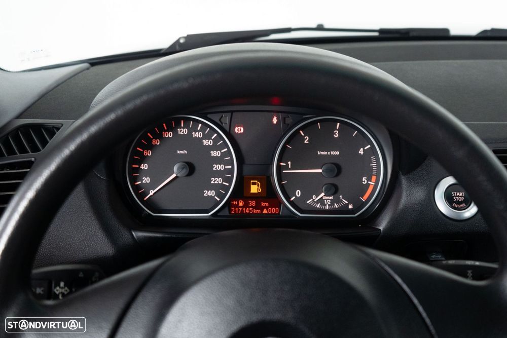 BMW 118 d Line Urban - 23