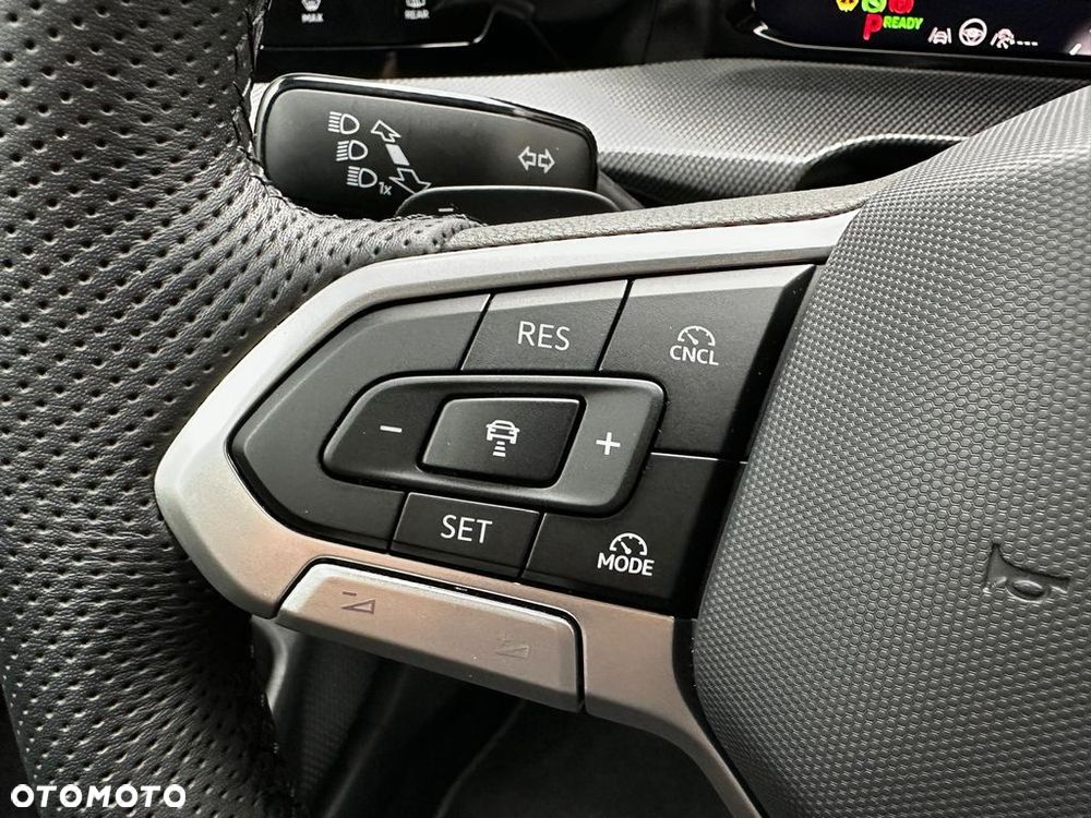 Volkswagen Golf 1.5 eTSI OPF DSG R-Line - 24