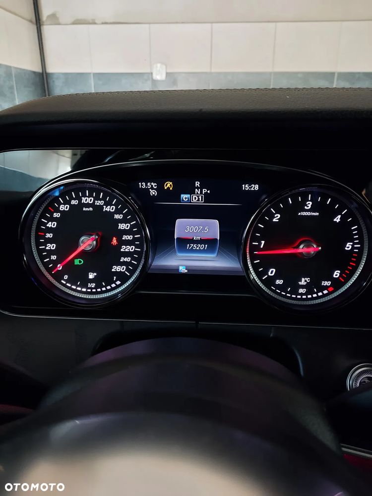 Mercedes-Benz Klasa E ver-220-d-4--matic-9g--tronic - 7