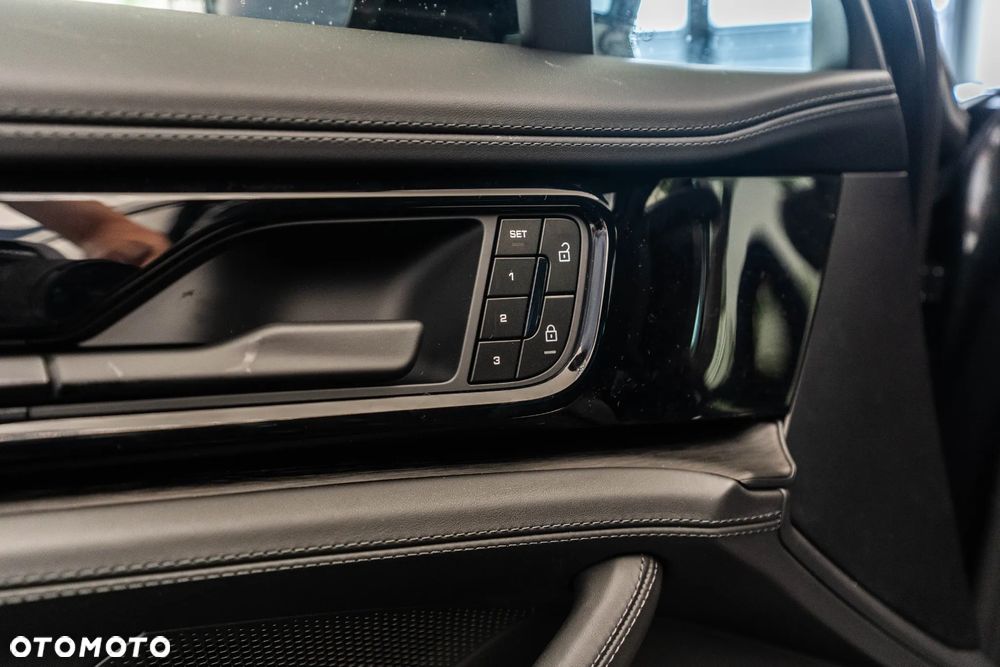 Porsche Panamera 4 E-Hybrid PHEV - 24
