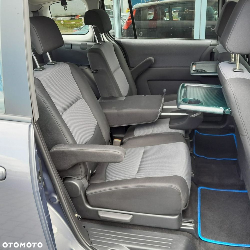 Mazda 5 - 10