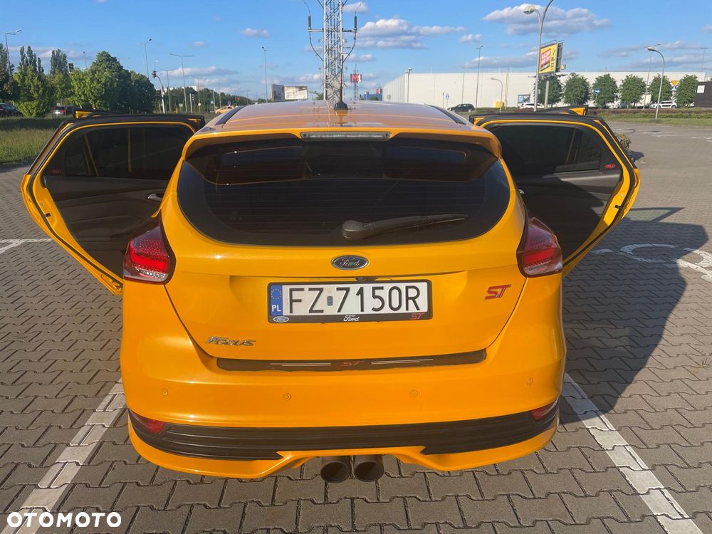 Ford Focus 2.0 EcoBoost ST - 25