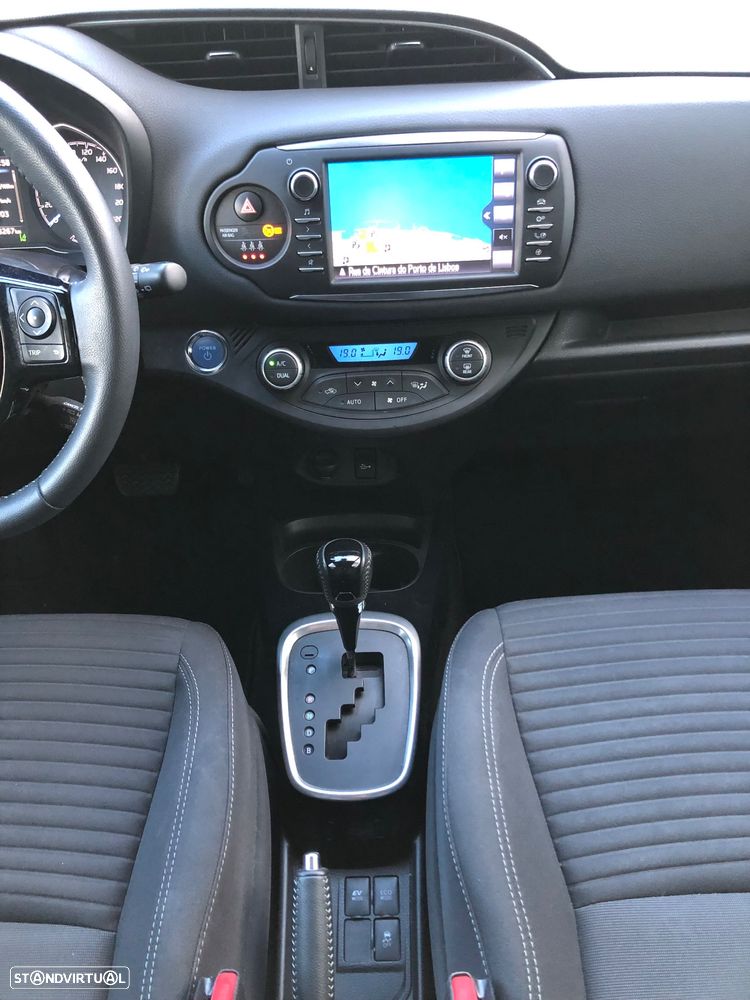 Toyota Yaris 1.5 HSD Square Collec.White - 24