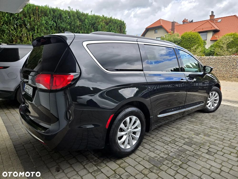Chrysler Pacifica - 6