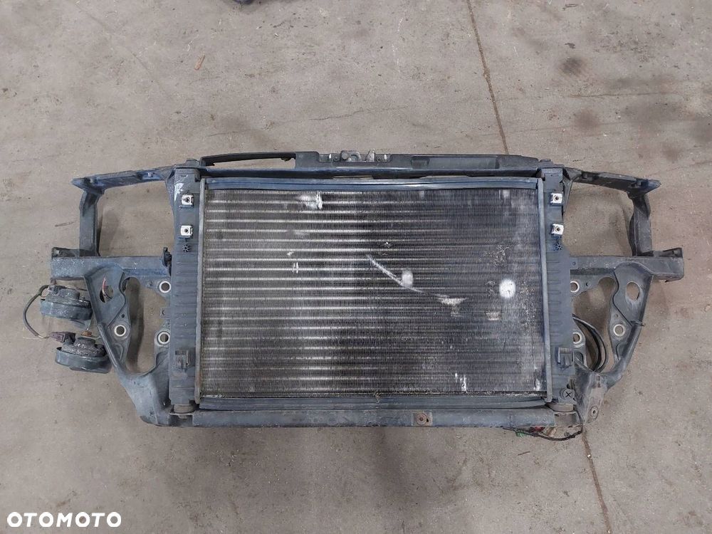 PAS PRZEDNI WZMOCNIENIE CZOŁOWE + CHŁODNICA WODY AUDI A4 B5 1.6 8V - 1