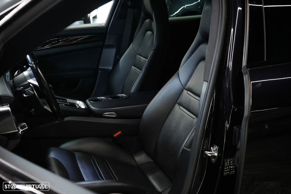 Porsche Panamera Sport Turismo 4 E-Hybrid 10 Years Edition - 22