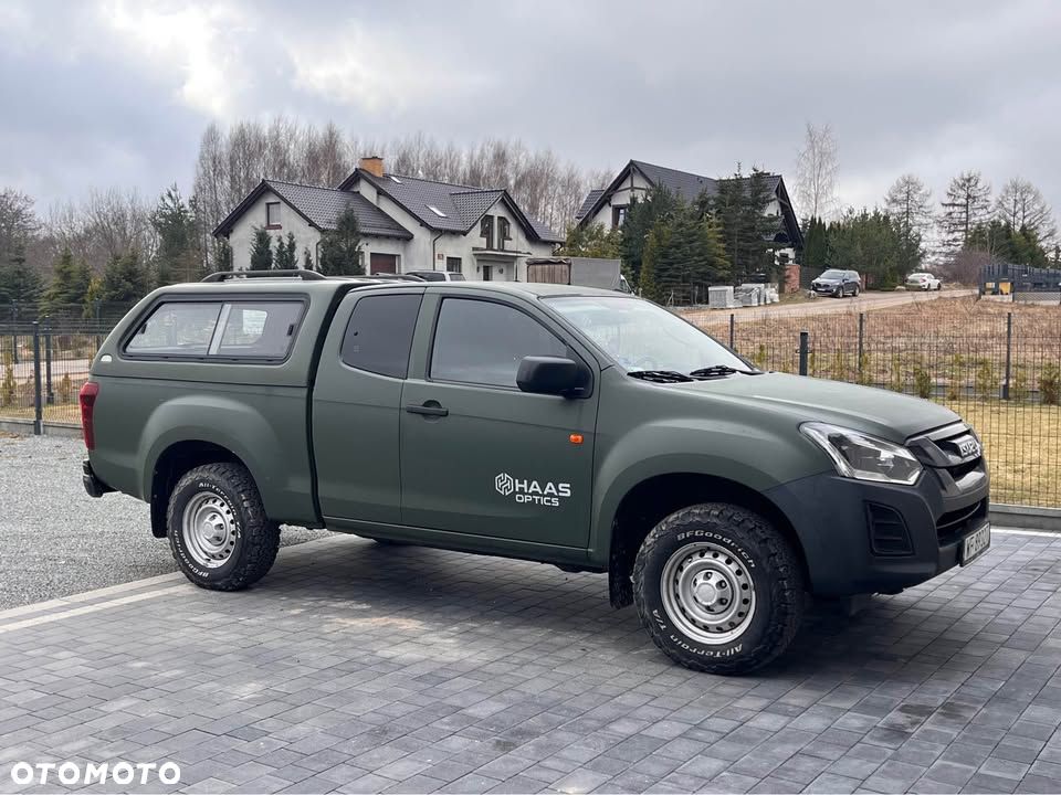 Isuzu Pick up - 5