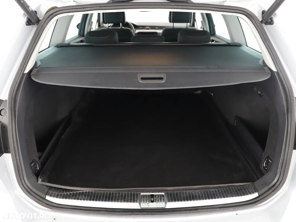 Volkswagen Passat 2.0 TDI SCR DSG Business - 24