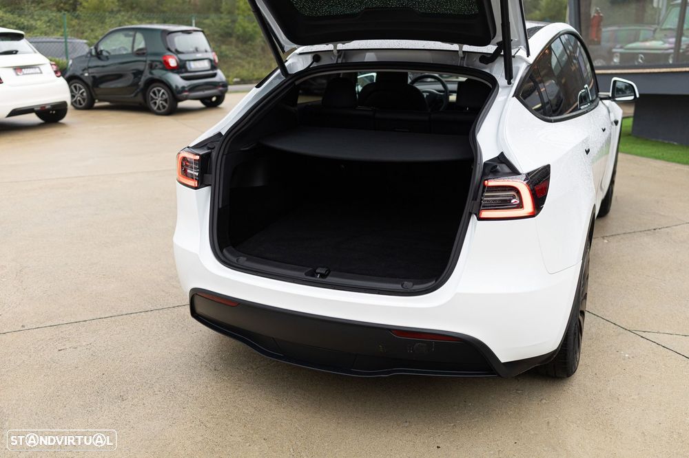 Tesla Model Y Standard RWD - 22