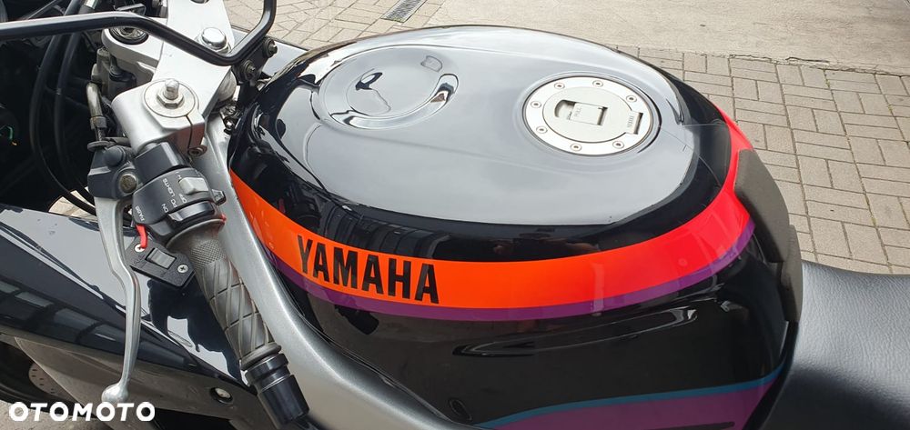 Yamaha FZR - 10