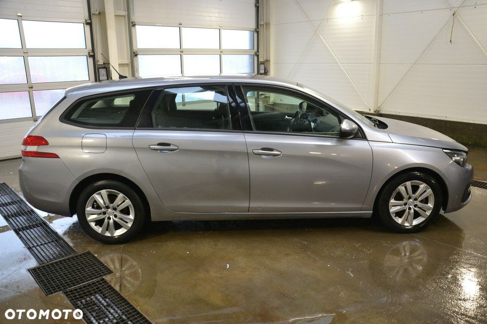 Peugeot 308 - 8