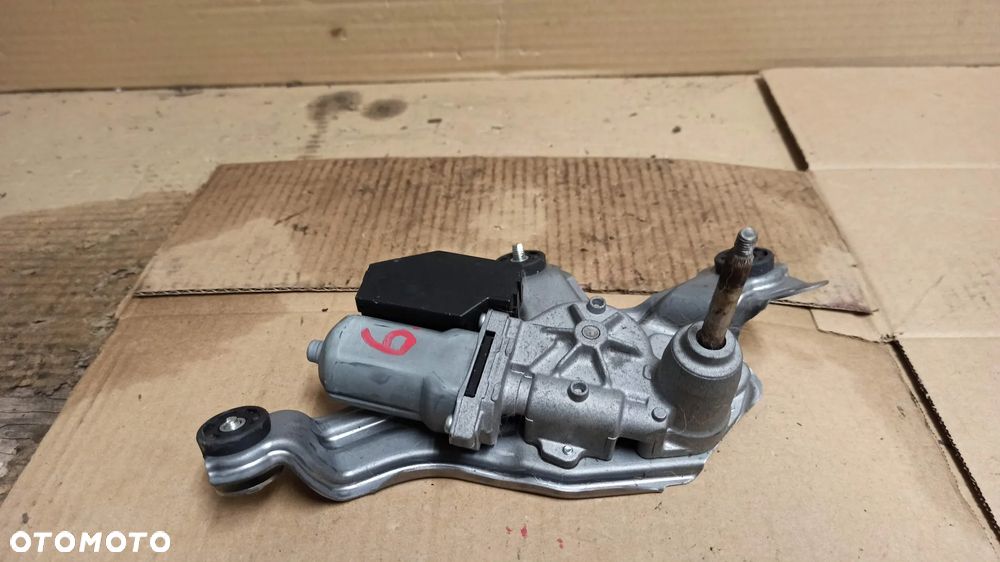 #  SILNICZEK WYCIERACZKI TYŁ TOYOTA AVENSIS T27 nr 85130-05060 - 1