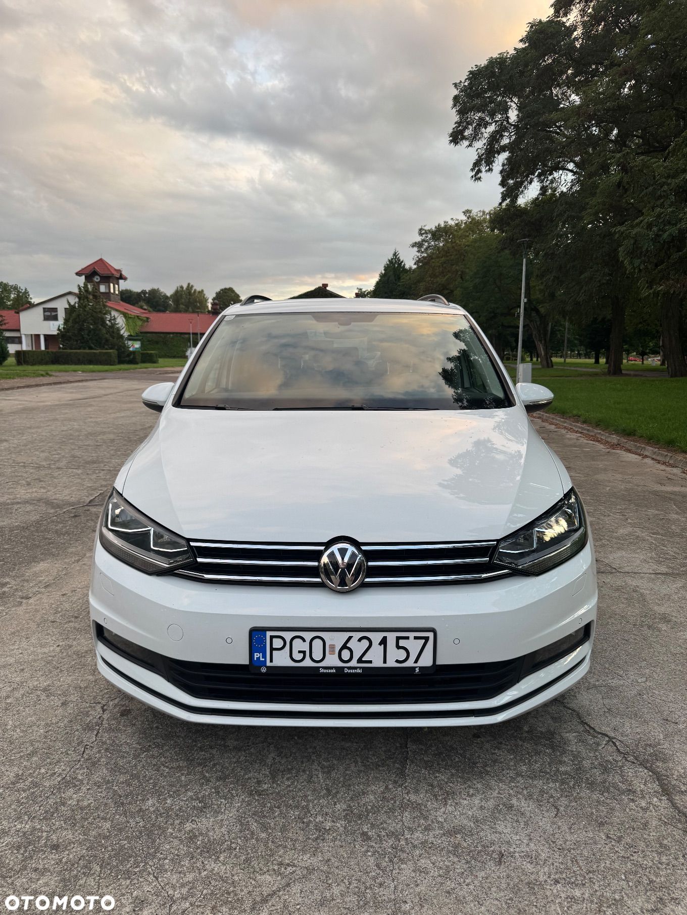 Volkswagen Touran - 1