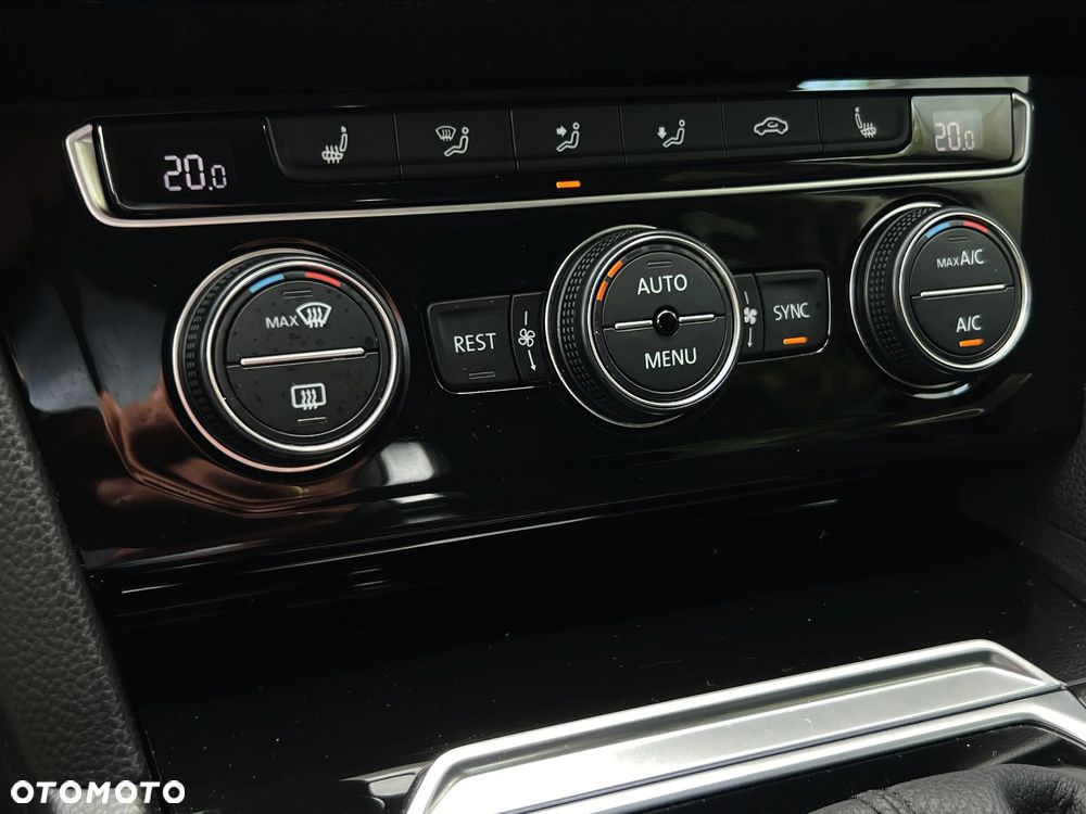 Volkswagen Passat - 32