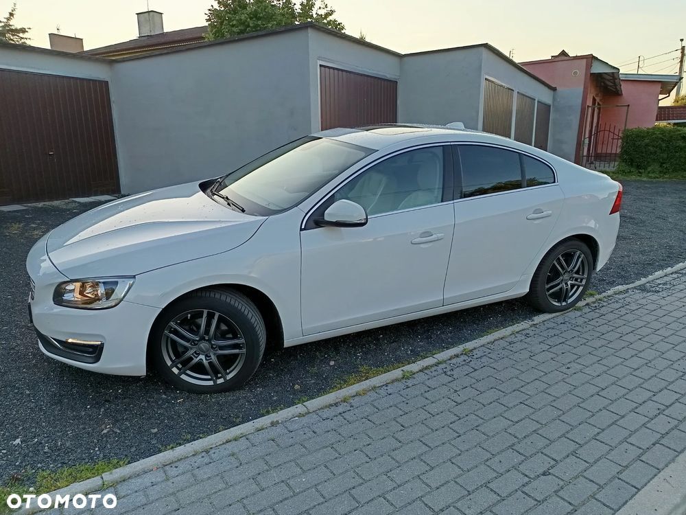 Volvo S60 T5 Momentum Pro - 2