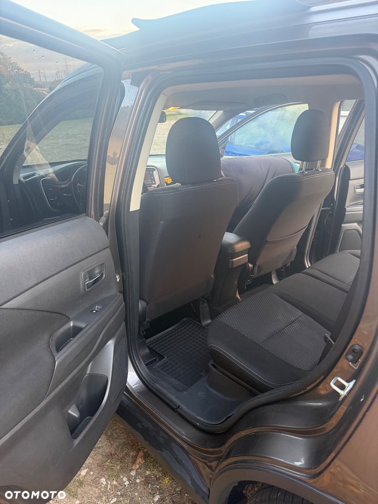 Mitsubishi Outlander 2.2 DID Instyle Navi 4WD - 14