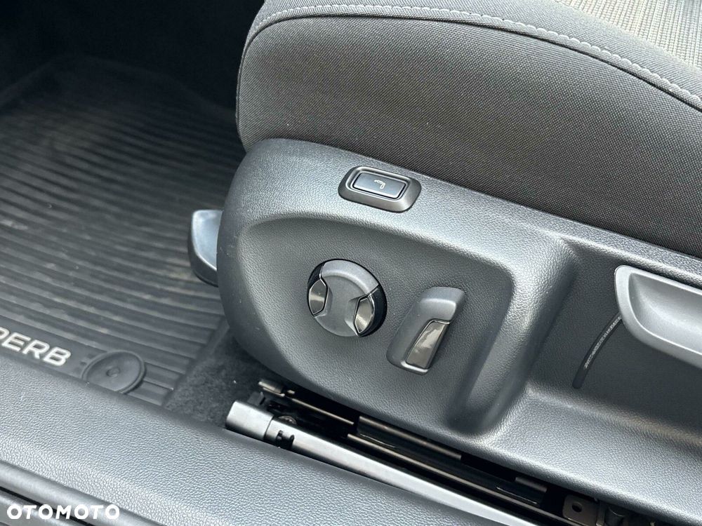 Skoda Superb 2.0 TDI SCR Selection DSG - 14