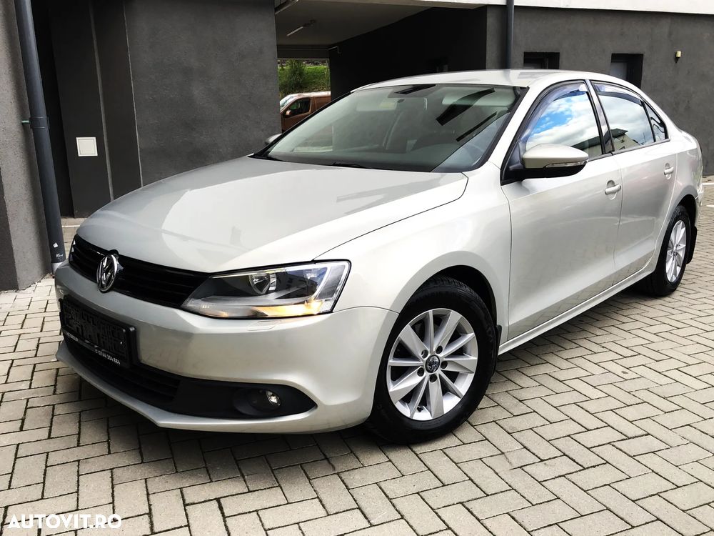 Volkswagen Jetta 1.6 TDI CR DPF DSG Highline - 1