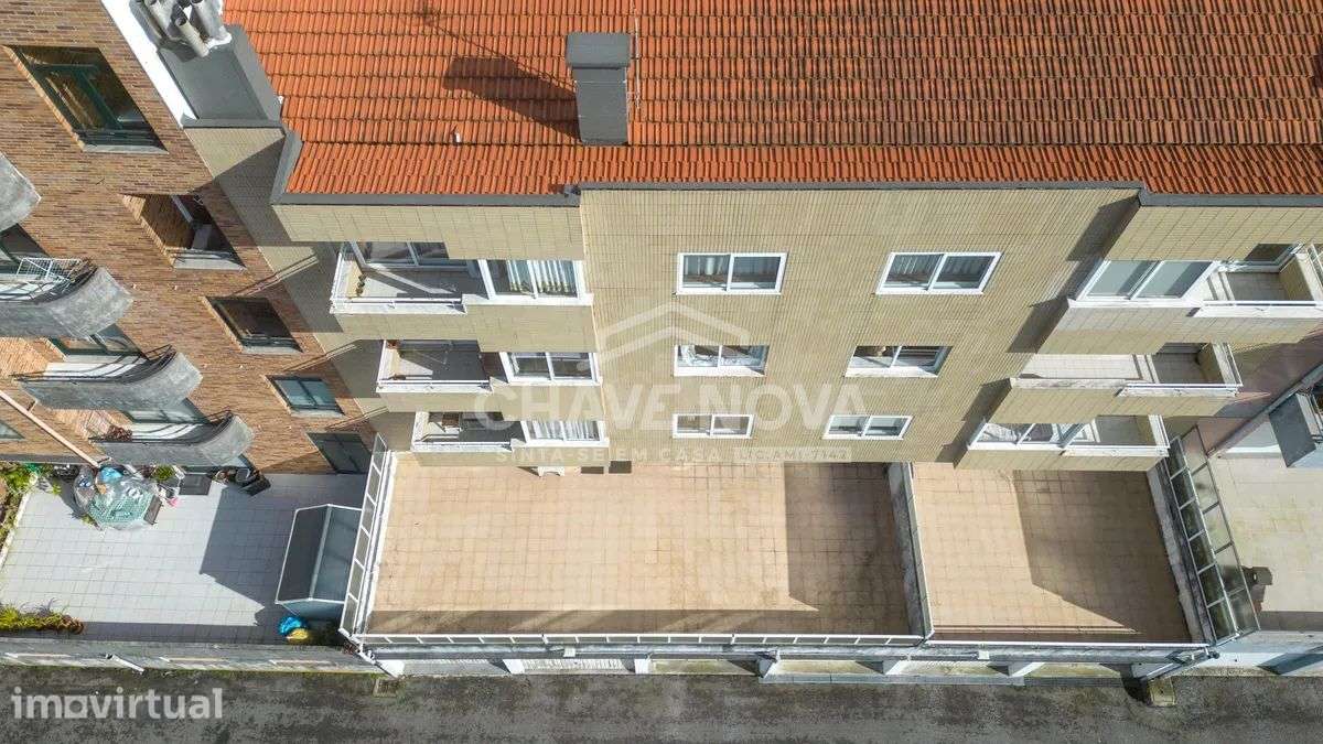 T2 com Terraço de 40m² e 2 Lugares de Garagem - Grande imagem: 5/24