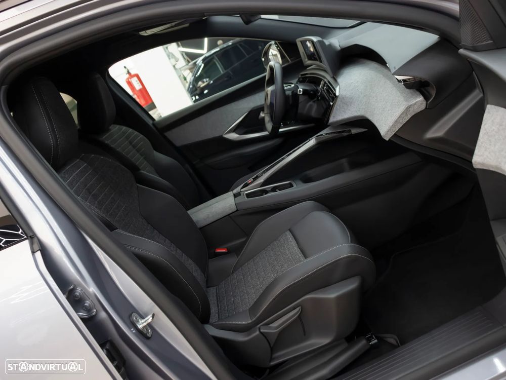 Peugeot 5008 1.2 Hybrid Allure e-DCS6 - 17