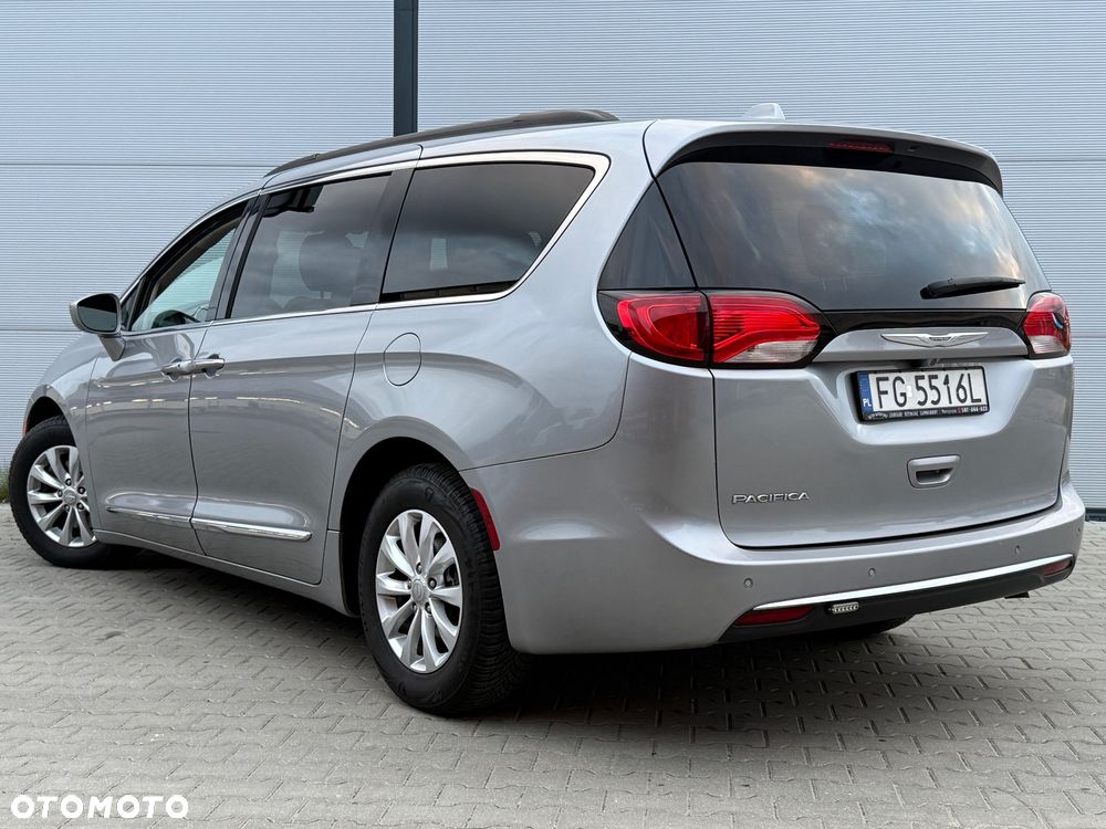 Chrysler Pacifica - 20