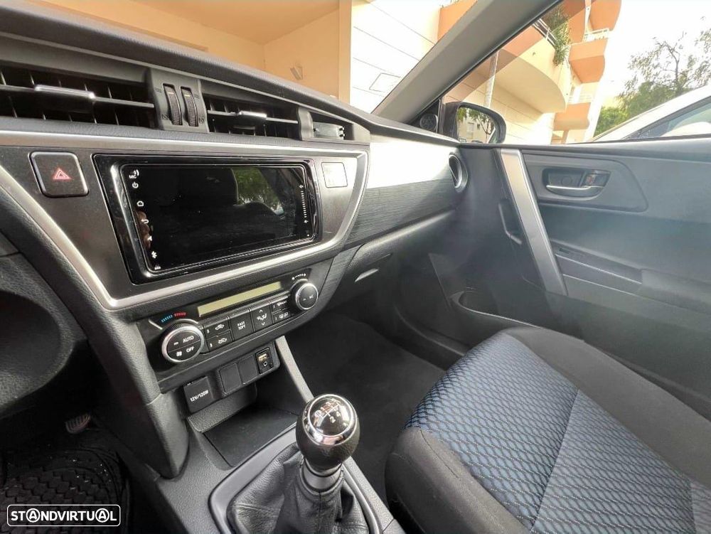 Toyota Auris Touring Sports 1.4 D-4D Exclusive - 2